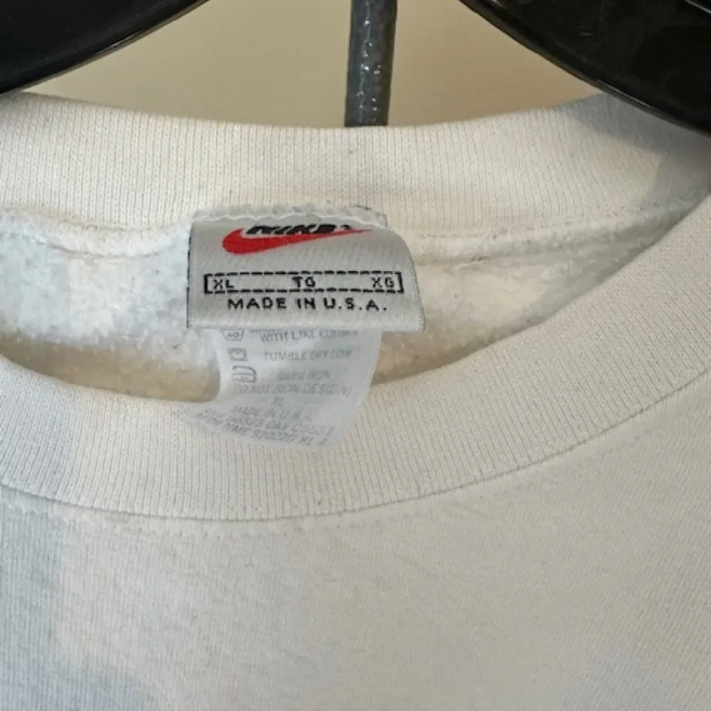 Rare Vintage 90s Nike Town Chicago Embroidered Sweatshirt 8553